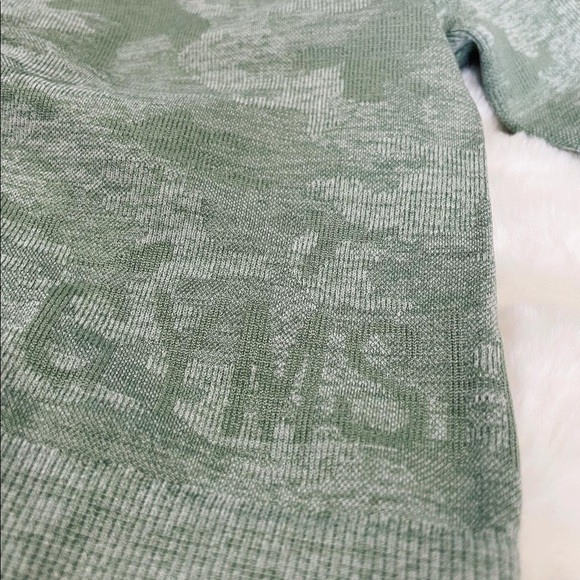 Gymshark Long Sleeve Crop Top - Picture 4 of 5